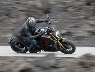 10 DUCATI DIAVEL S ACTION UC68916 High